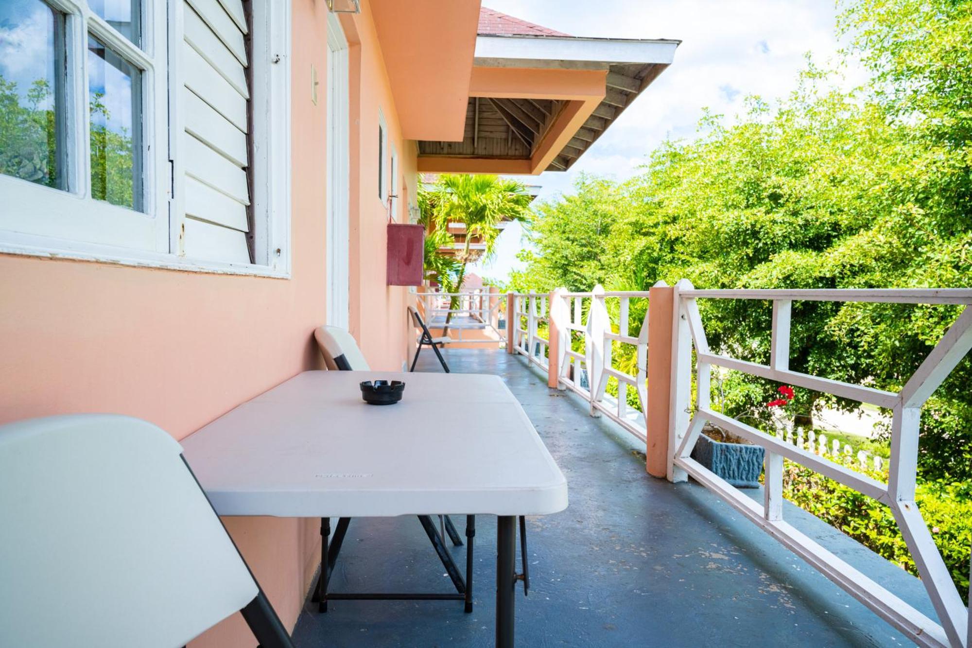 Shields Negril Villas Room photo