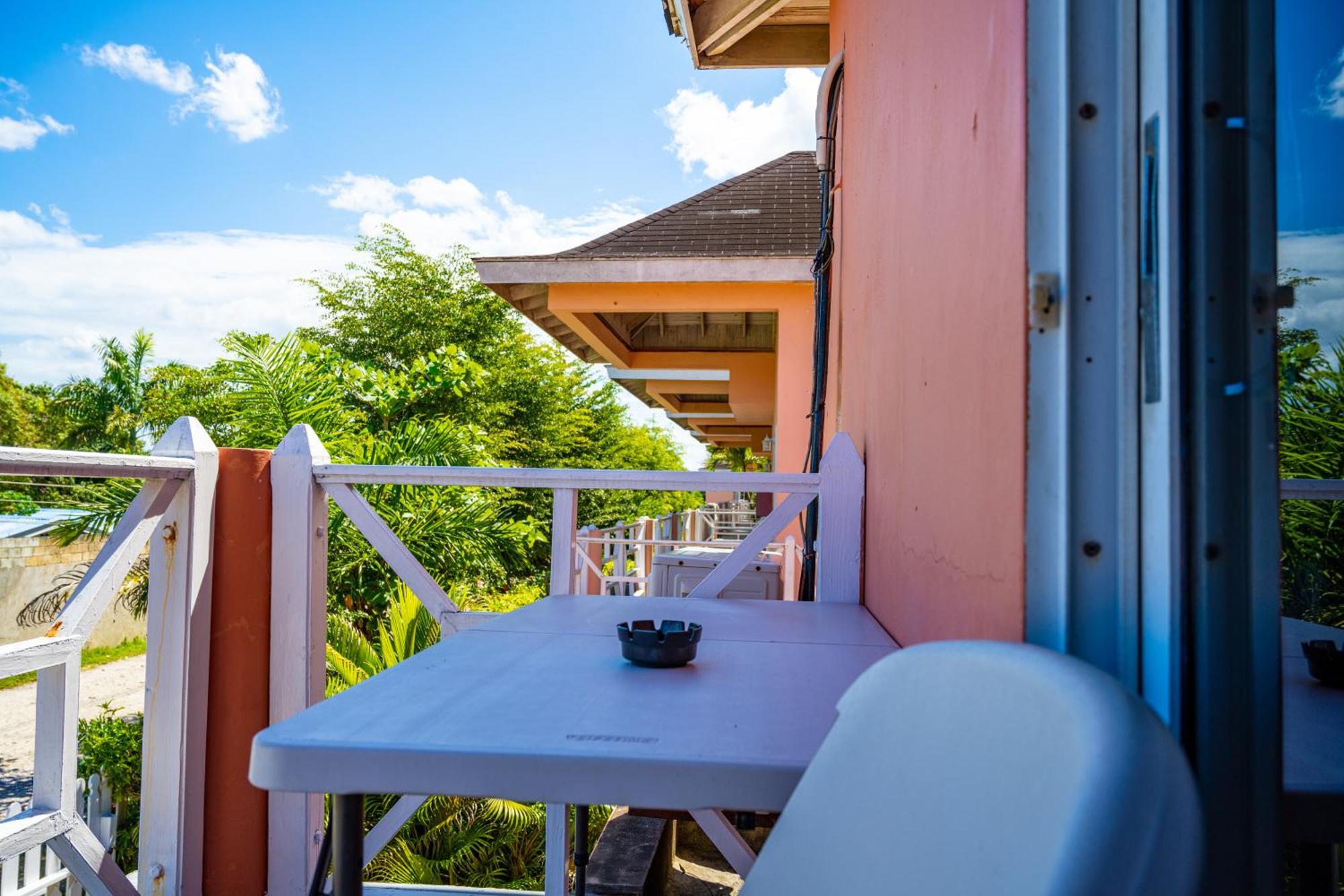 Shields Negril Villas Room photo