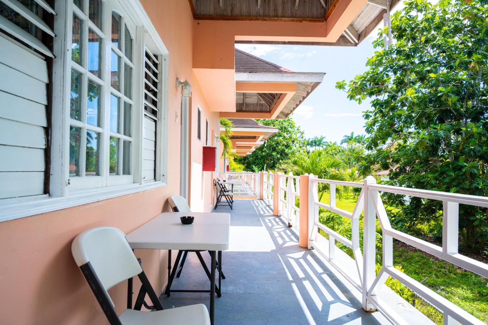 Shields Negril Villas Room photo