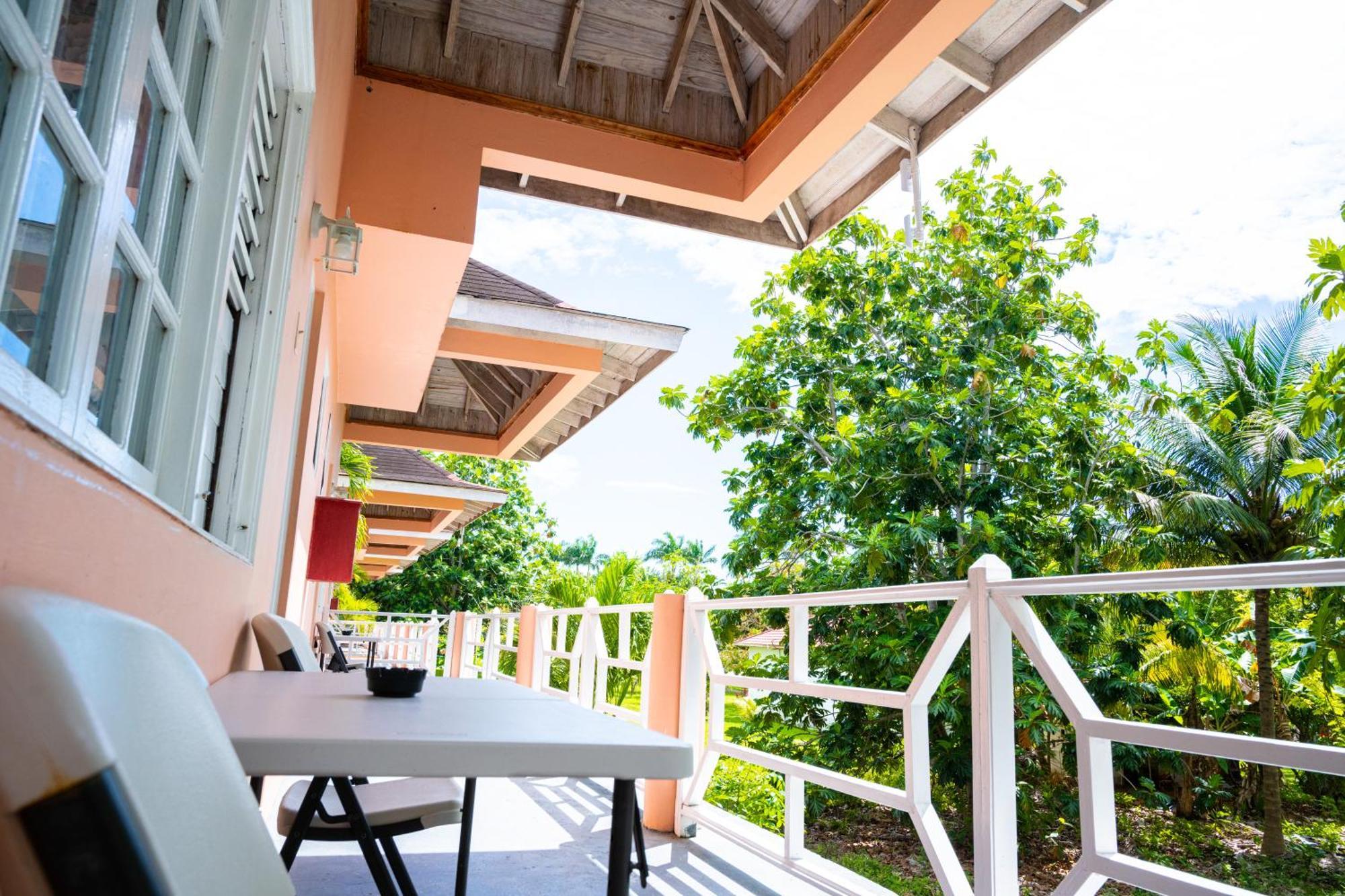 Shields Negril Villas Room photo
