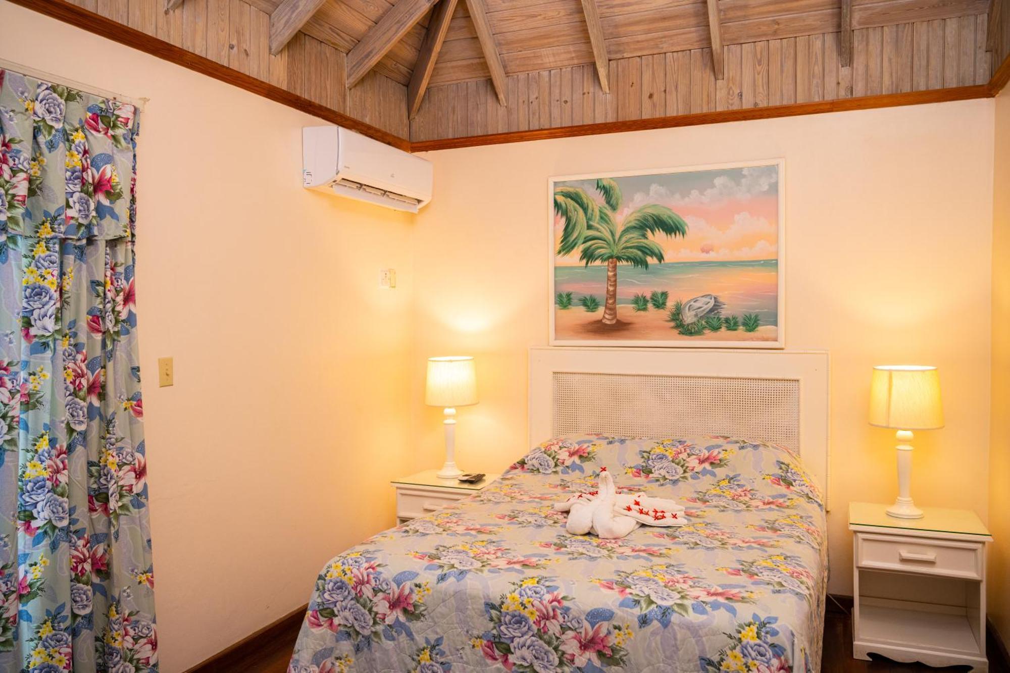 Shields Negril Villas Room photo