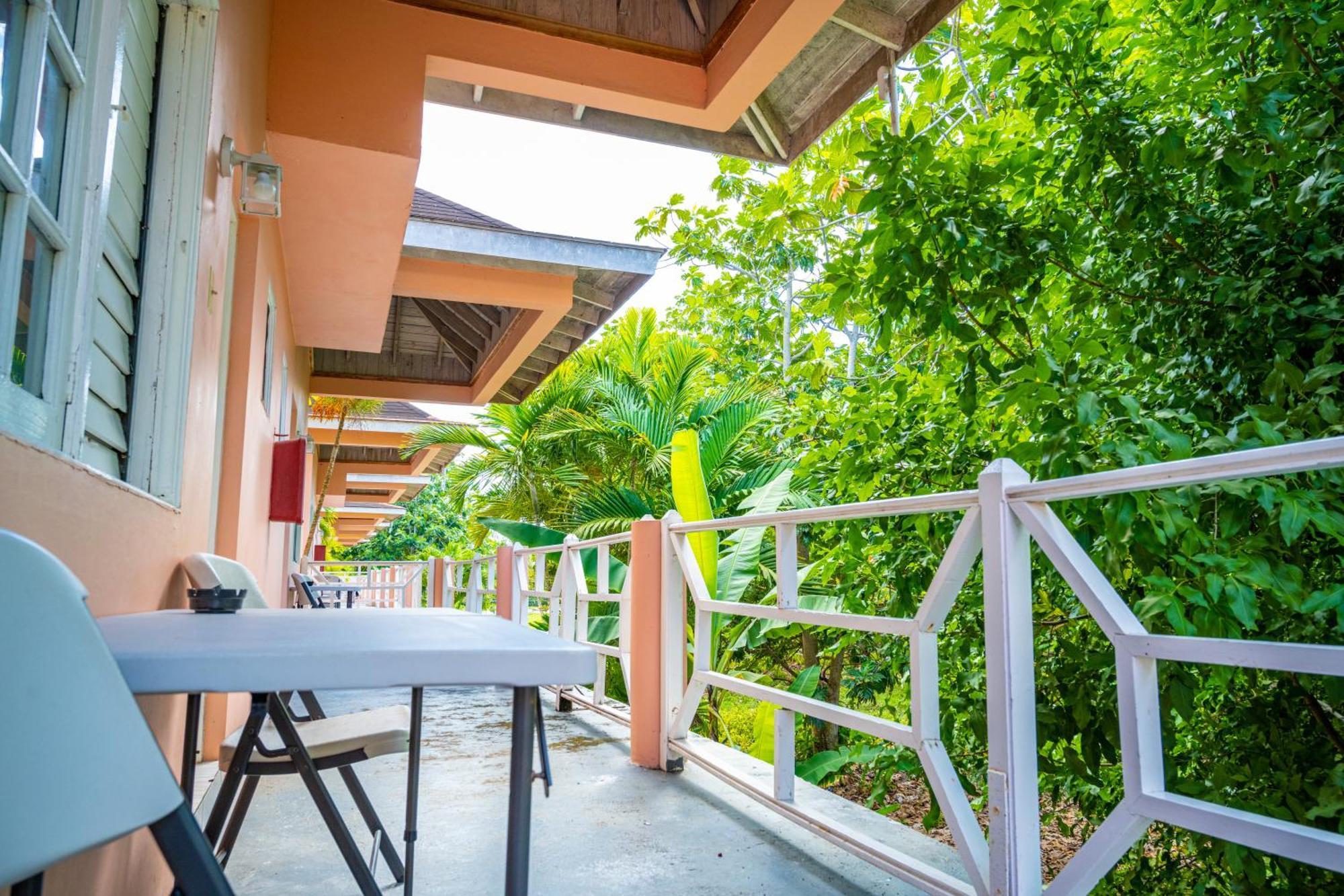 Shields Negril Villas Room photo