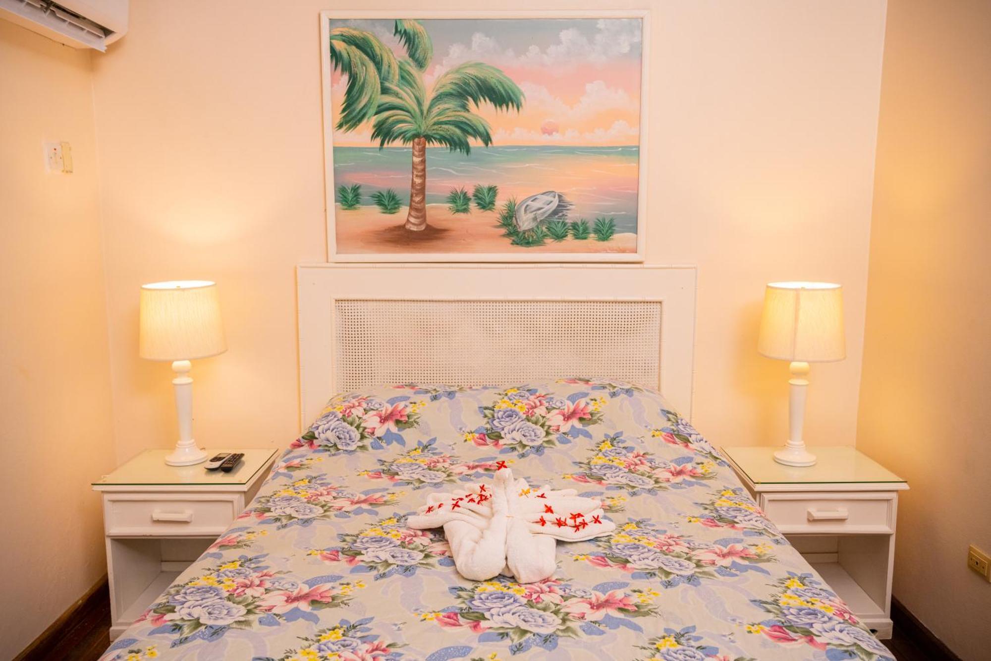Shields Negril Villas Room photo