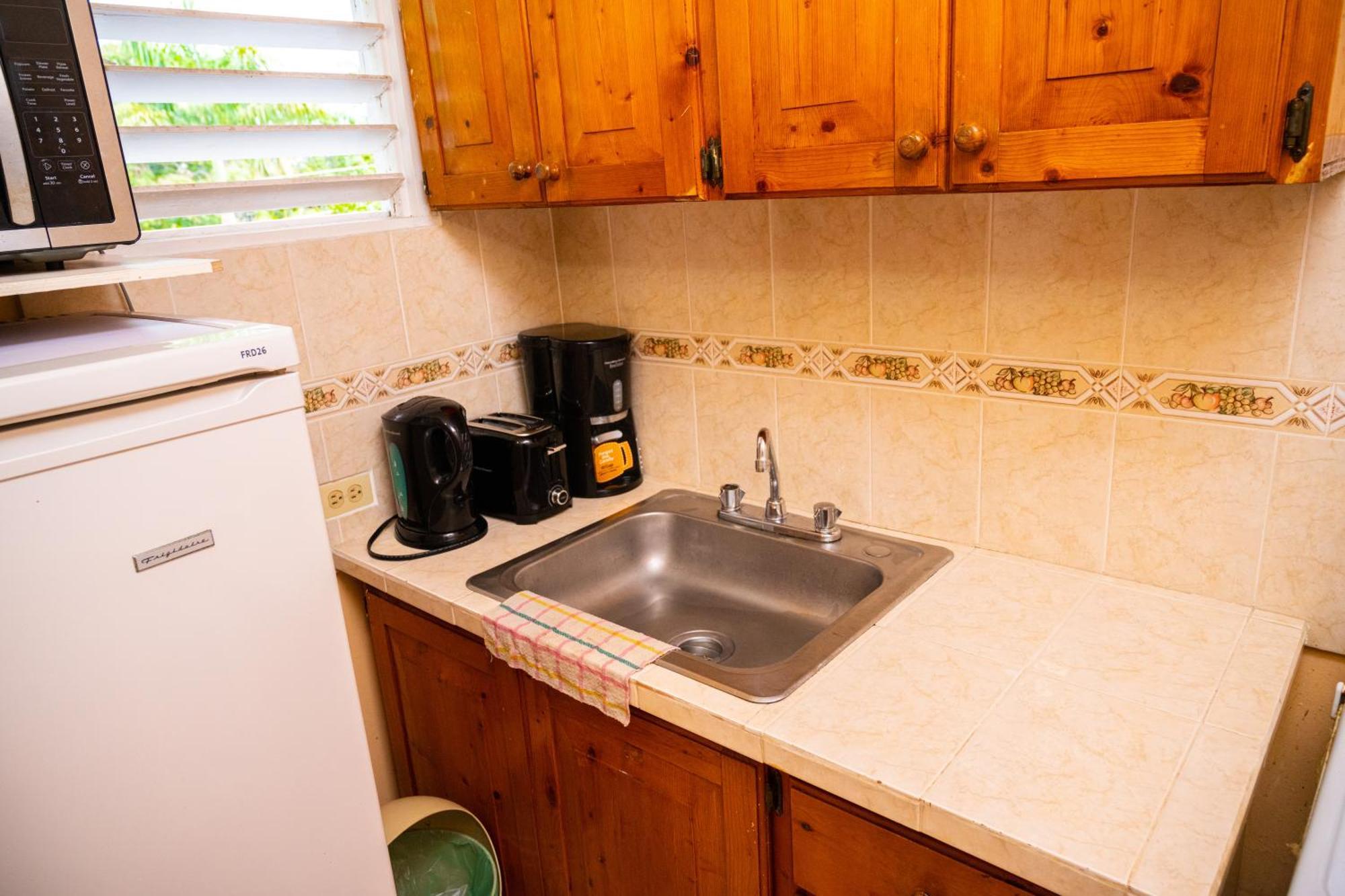 Shields Negril Villas Room photo